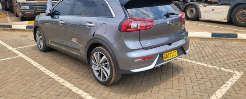 kia-niro-hybrid-big-2