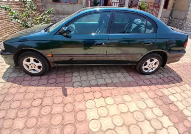 toyota-avensis-big-1