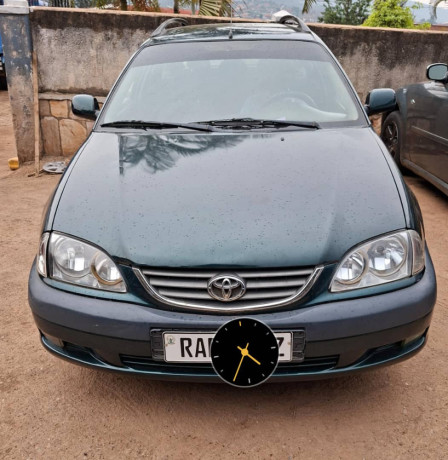 toyota-avensis-big-1