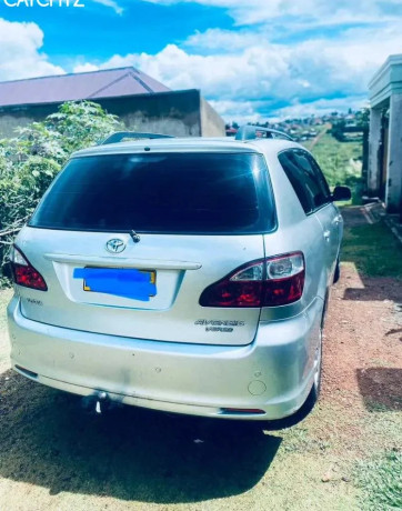 toyota-avensis-big-1