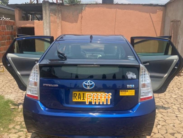 toyota-prius-big-0