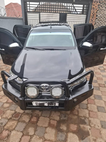 toyota-hilux-big-1