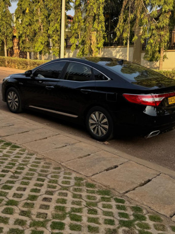 hyundai-granteur-big-3