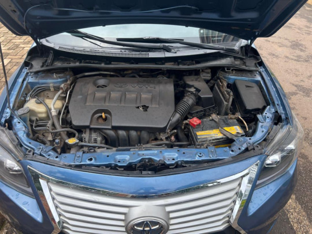 toyota-corolla-big-0