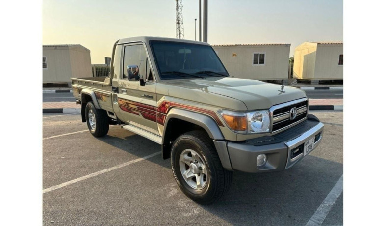 toyota-land-cruiser-pick-up-two-door-big-3