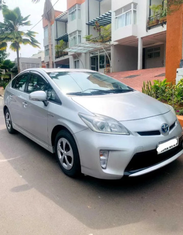 toyota-prius-hybrid-automatic-2012-for-sale-big-4