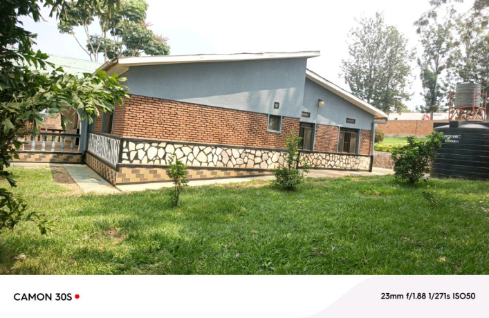 kimoronko-on-tarmac-road-unfurnished-house-for-rent-big-0