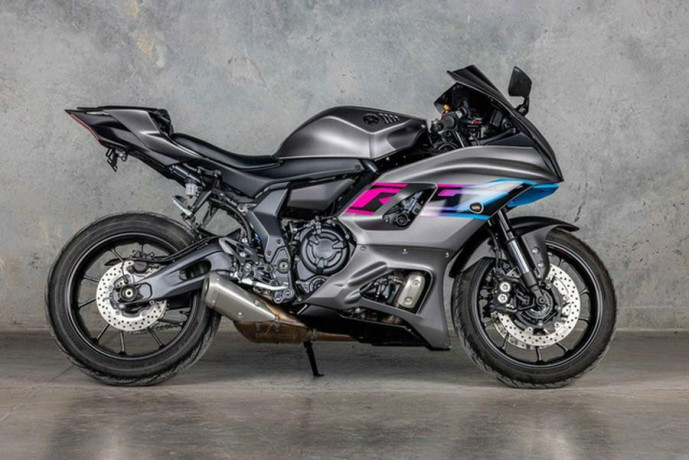 2024-yamaha-yzf-r7-big-0