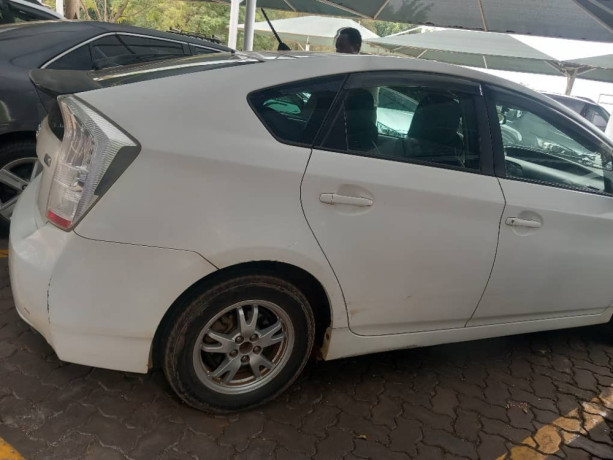 toyota-prius-big-3