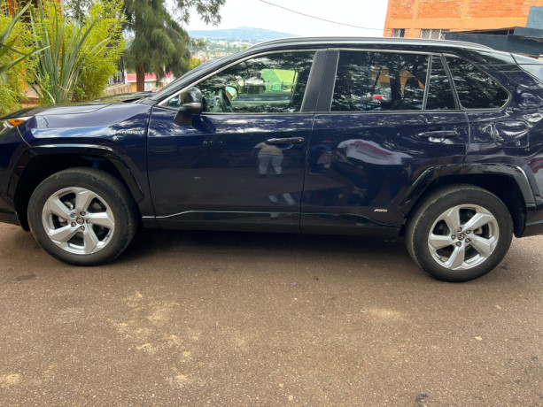 toyota-rav4-big-0