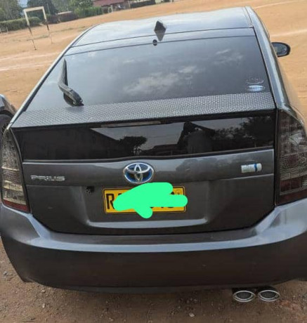toyota-prius-big-0