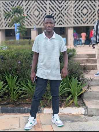 advitisersocial-media-manager-video-editor-image-editor-graphic-designer-and-camera-operator-big-0