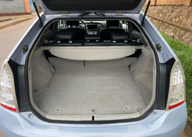 toyota-prius-big-3