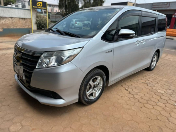 toyota-noah-big-4