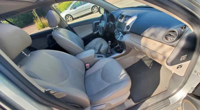 toyota-rav4-big-0