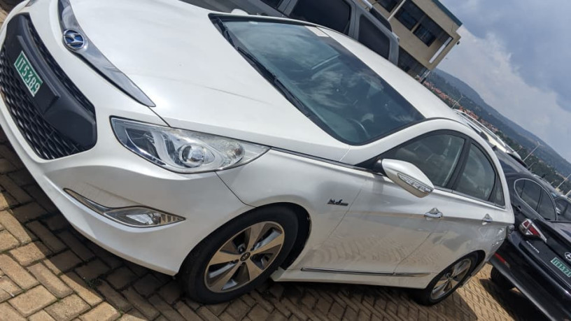 bs-20-very-clean-hyundai-sonata-2013-for-sale-big-0